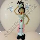 Фигурка медсестры из воздушных шариков
